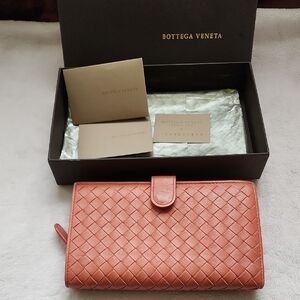 Bottega Veneta Intrecciato Wallet in Corallo (Coral)
